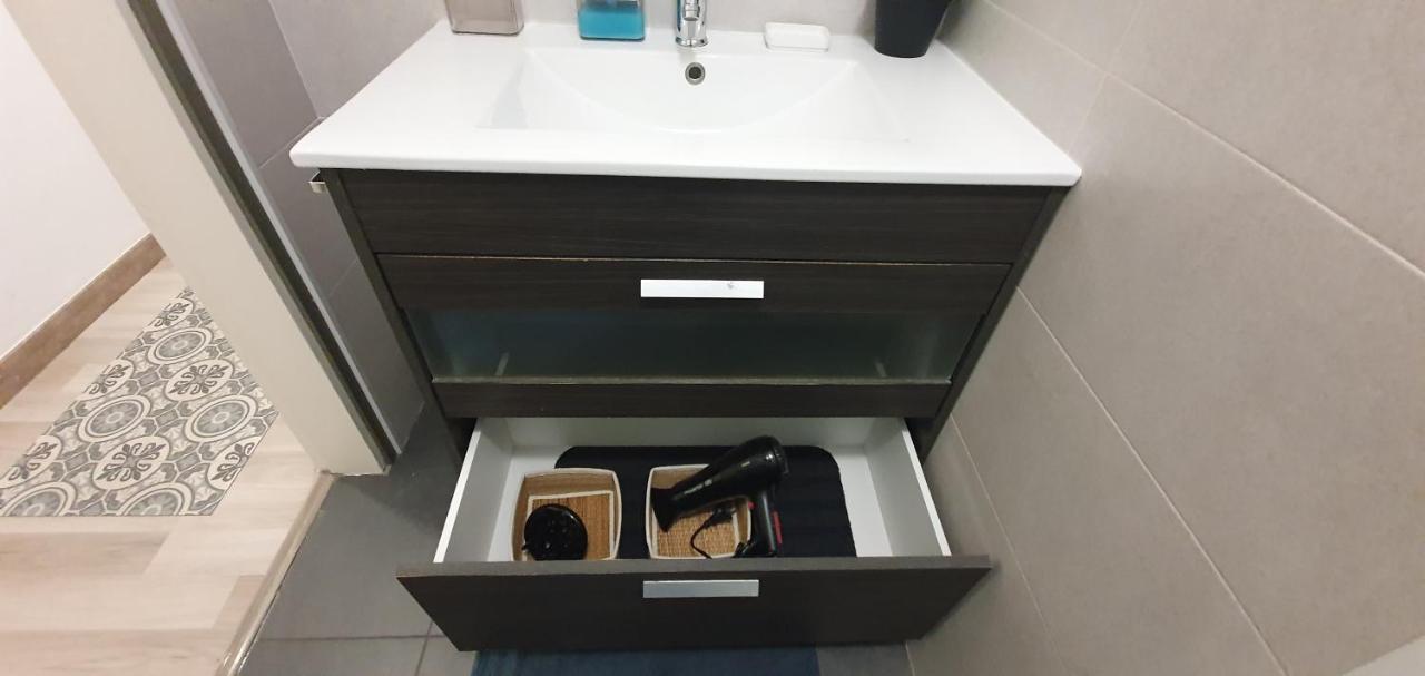 Apartaments B O D Collblanc L'Hospitalet de Llobregat Bagian luar foto